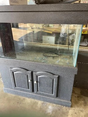 Set de vidrio de 90 galones con lado negro con soporte de roble macizo con PESCADO en Col. OH Foto 1 de 4