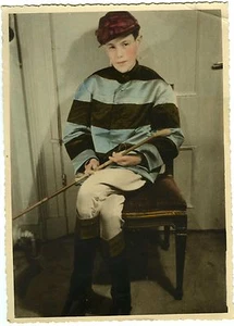 PHOTO colorisée Hand Tinted - un JOCKEY DRIVER pose hippisme cheval cavalier - Picture 1 of 1
