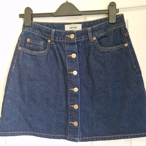 New Look Denim Mini Skirt Size 10 with Button-Up Closure - Picture 1 of 4