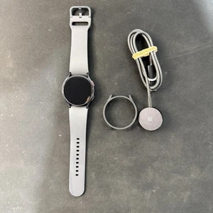 Samsung Galaxy Watch 6 SM-R935U GPS LTE 40mm Aluminum Case - Black - Photo 1 sur 12