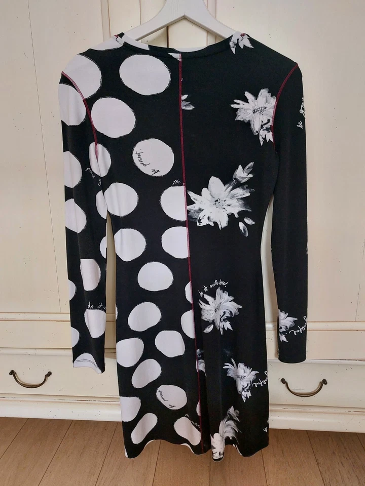 Abito Desigual bianco e nero con tessuto asimmetrico Tg XS - Immagine 1 di 3