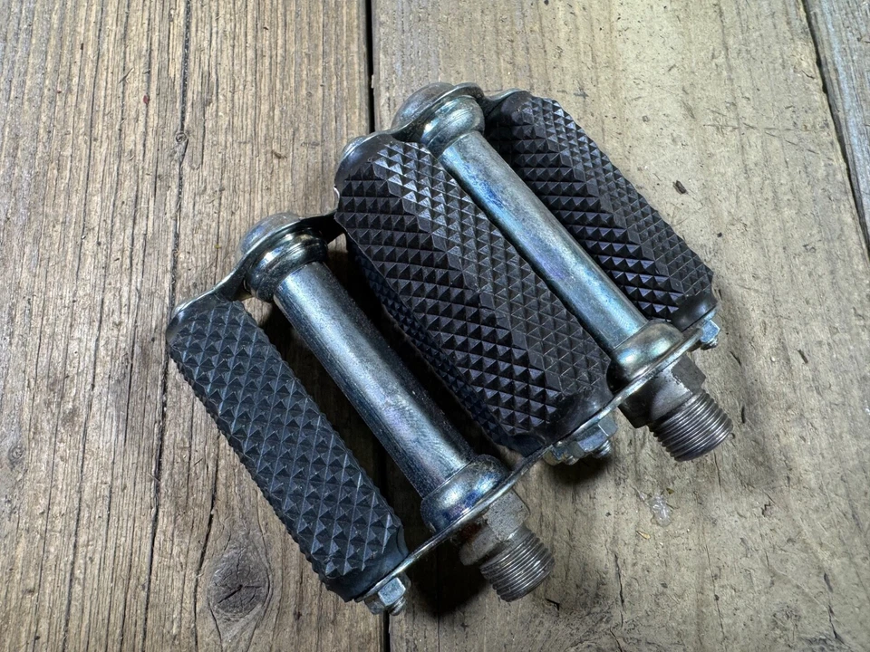 Pedales de triciclo de colección 9/16 NOS 2,5” pulgadas bloque goma Alemania bicicleta cottered Foto 1 de 4