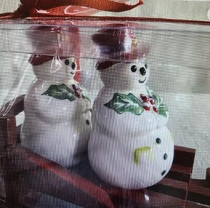 Salero y pimentero Tracy Porter Jolly OL muñecos de nieve nevados en trineo nuevo en caja - Imagen 1 de 1