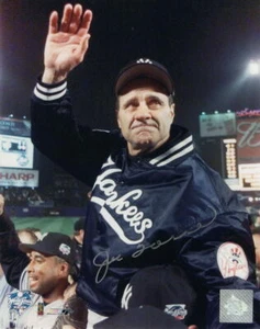 JOE TORRE SIGNED AUTOGRAPH 8x10 PHOTO - NEW YORK YANKEES LEGENDARY MANAGER, HOF - Picture 1 of 2