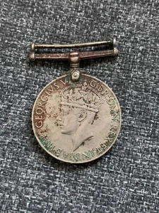1939-1945 GREAT BRITAIN WAR MEDAL GEORGE VI - Picture 1 of 2
