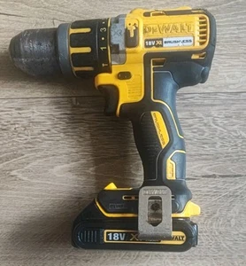DeWalt DCD795 18V XR Li-Ion Brushless Compact Combi Drill +1,5Ah Battery - Picture 1 of 5
