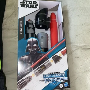 Star Wars Lichtschwert Schmiede Darth Vader ausziehbar rotes Lichtschwert Neu - Bild 1 von 4
