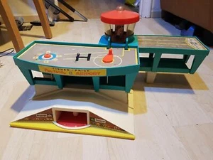 Vintage Fisher Price Little Peoples Airport Terminal Toddlers Childs Fold Out - Picture 1 of 7