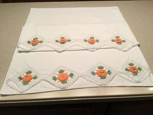 Vintage Set of 2 Crochet Salmon Peachy Rose Pillow Cases Flowers  Floral Pretty - Picture 1 of 12