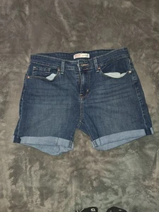 Levi's Signature Shorts Women's Size 6 Mid Rise Cuffed Blue Denim Jean - Picture 1 of 8
