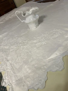 Vntg White Damask Tablecloth 66” X 96” Rose Daisy Embroidery Floral Scallop Edge - Picture 1 of 7