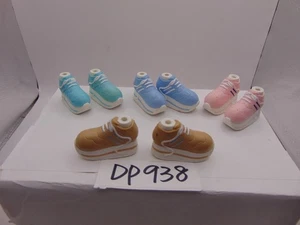 Lote de 4 Bratz Muñeca 2001 MGA Zapatos Pies Tenis Azul - Rosa - Marrón - Imagen 1 de 5