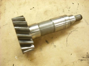 1984 Mitsubishi 2.3 4D55 counter balancer drive shaft - Picture 1 of 1