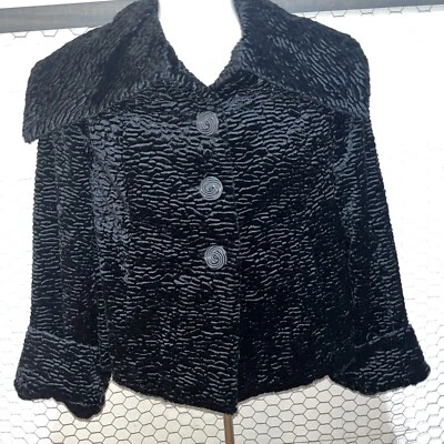 Hermoso abrigo de cintura corta negro de piel sintética Marvin Richards New York talla X pequeño Foto 1 de 4