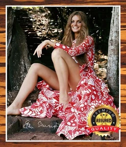 Jean Shrimpton - Autographed Signed 8x10 photo (Model, Actress) - REPRINT - Picture 1 of 4