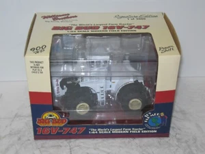 1/64 BIG BUD 16V-747 MODERN FIELD SIGNATURE EDITION NIB 1 of 3000 - Picture 1 of 4