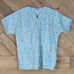 H.Q. High Medical Scrub Nursing Top Size M Heart Print Front Pockets - Picture 1 of 4