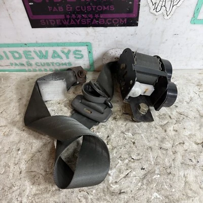 Cinturón de seguridad delantero derecho Mazda RX7 84-85 FB gris Foto 1 de 4