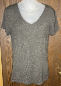Zenana Outfitters T-Shirt Size Large Gray V-Neck Tee Short Sleeve Long Stretchy - Picture 1 of 3