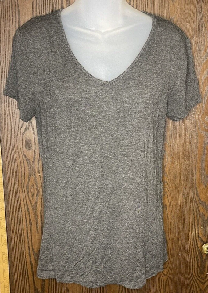 Zenana Outfitters T-Shirt Size Large Gray V-Neck Tee Short Sleeve Long Stretchy - Image 1 of 3