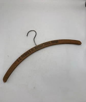 Percha publicitaria de madera vintage Perlberg & Co. Merchant Tailors Chicago Foto 1 de 4