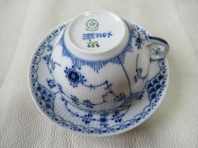 Taza de té y platillo Royal Copenhagen azul acanalado de encaje completo 1970 sin usar Foto 1 de 4