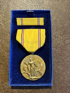 Stock Medaglie Difesa Americana # 71-M-913 D.L.Auld Co 1945 - Foto 1 di 12
