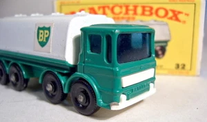 Matchbox RW 32C Leyland petrolero verde/blanco "BP" rara placa inferior blanca excelente en caja - Imagen 1 de 8
