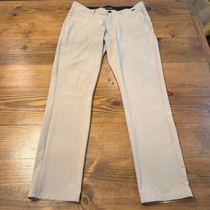 Travis Mathew Golfhose Herren 32 x 32 Khaki Right On Time Performance 1MQ184 - Bild 1 von 7