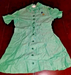 Jr. vintage década de 1960 Girl Scout manga corta con parche y dos alfileres - Imagen 1 de 2