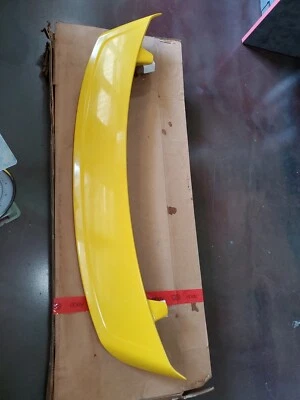 Alerón trasero Ford Mustang 2005-2009 amarillo  Foto 1 de 4