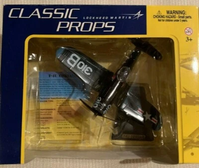Motor Max Classic Props F4U-Corsair Airplane Die Cast - Image 1 of 4