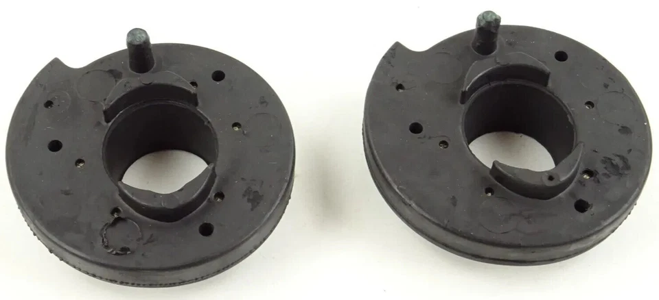 Placa de montaje de resorte de goma inferior trasera 2 piezas GENUINA 4M0512297B Audi / Volkswagen Foto 1 de 4