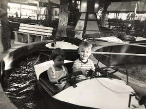 Boot Freizeitpark 1960 schwarz weiß Bild Foto alt - Bild 1 von 2