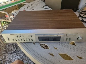 AKAI FM AM Stereo Digital Synthesizer Tuner AT-V04 Powers on wood panels - Picture 1 of 7