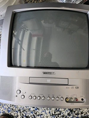 Toshiba / 13” CRT TV VCR Combo / MV13N3 / Retro Gaming / PLEASE READ - Image 1 of 3