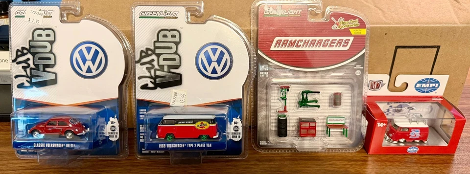 GreenLight V-Dub Series 18 1969 Volkswagen Type 2 Panel Van Green Machine Chase! - Image 1 of 4