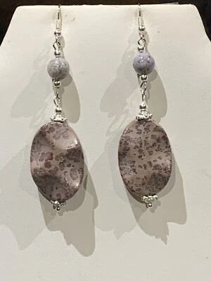 Venda de 50%**BRINCOS DE GOTA DE JASPE CAVALO LOUCO ONDULADO ARTESANAL ELEGANTES E SEXY. PRATA - Imagem 1 de 4