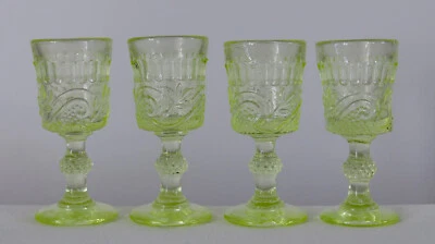 OURALINE, 4 petits verres à liqueur, 4 verres ouraline, verre ancien, 8,50 cm . - Photo 1/4