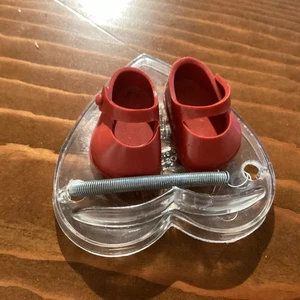 Vintage Ginny Doll Red Side-Knob Doll Shoes with Heel and Ginny Stamp with stand - Foto 1 di 7