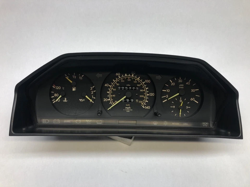 Cuadro de instrumentos velocímetro 86-91 Mercedes 300E 87 300D OEM 225K 1245425506 Foto 1 de 4