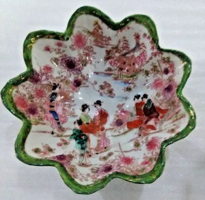Asian Hand Painted Porcelain Bowl Geishas & Pagodas Famille Rose Bowl w Feet EUC - Picture 1 of 5