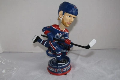 Bobblehead Connor McDavid Edmonton Oilers cuarto más rápido a 1000 puntos LE 22/72 Foto 1 de 4