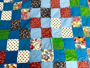 1970s Handcrafted Machine Pieced Hand Tied Lap Patchwork Quilt 44x50 Vintg 15420 - Picture 1 of 9
