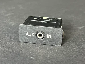 PRODUTTORE DI APPARECCHIATURE ORIGINALI BMW E53 E60 E70 E87 E90 E92 5 X 3 ser AUX IN spina porta singola - Foto 1 di 6