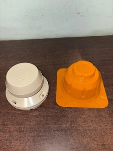 NEW HONEYWELL TC807A1028 SMOKE AUTOMATIC FIRE DETECTOR HEAD. B382 - Picture 1 of 4
