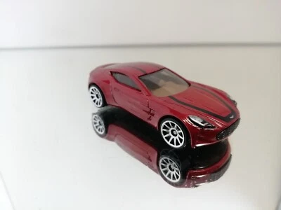 Hot Wheels Aston Martin One 77 Moter Show casi como nuevo - Imagen 1 de 4