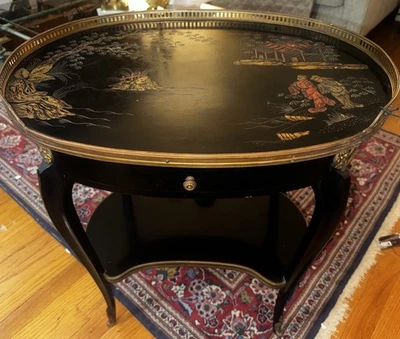 Mesa auxiliar francesa estilo Louis Xv lacada china decorada en bronce montada Foto 1 de 4