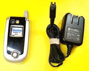 *ROGERS +CHATR ONLY* METALLIC MOTOROLA V635 FLIP FLOP 2G SOLID SLIDER CELL PHONE - Picture 1 of 10