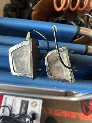 1982 Toyota Cressida License Plate Light Assembly - Изображение 1 из 3